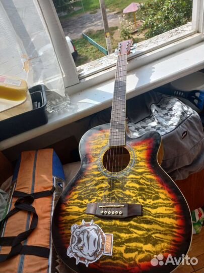 Акустическая гитара