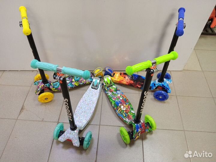 Самокат трехколесный детский с рисунком