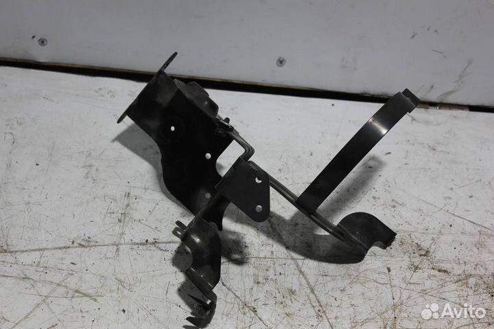 Кронштейн воздушного насоса Audi A6 (2008-2011)