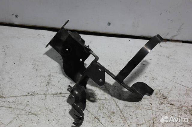 Кронштейн воздушного насоса Audi A6 (2008-2011)