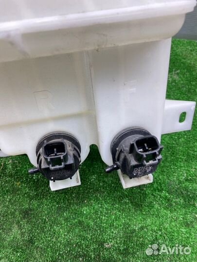 Бачок стеклоомывателя Toyota Vitz NSP130 1NR-FE