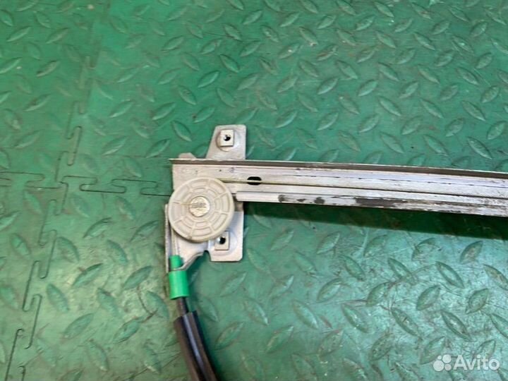 Стеклоподъемник задний левый Mitsubishi Carisma