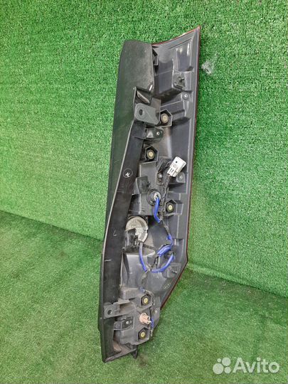 Стоп сигнал toyota noah ZRR80 2011 контрактная