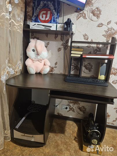 Компьютерный стол