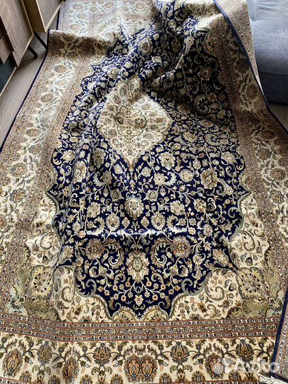 Персидский шелковый ковер