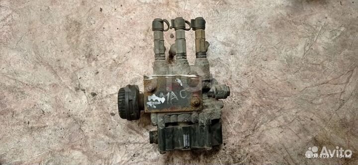 Кран уровня подвески Renault Magnum 2 2000