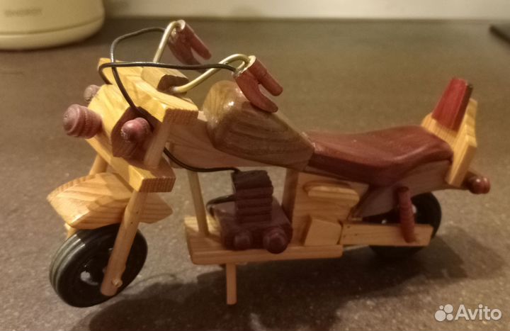 Модель мотоцикла, дерево