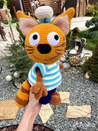 Кот - плюшевая игрушка вязаная ручной работы