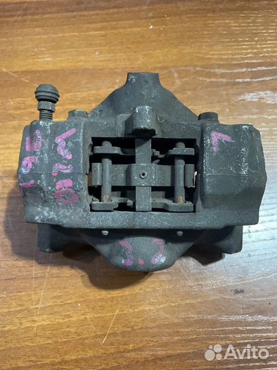 Суппорт задний левый Mercedes-Benz E-Class W210