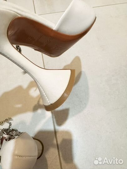 Босоножки Amina Muadi