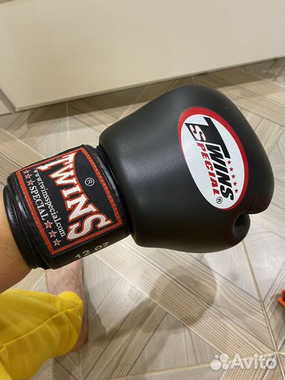 Боксерские перчатки twins 12
