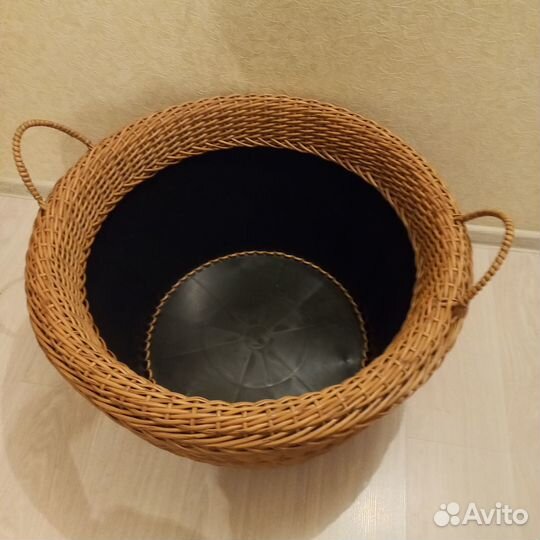 Ёмкость, оплетенная полиротангом, 90л