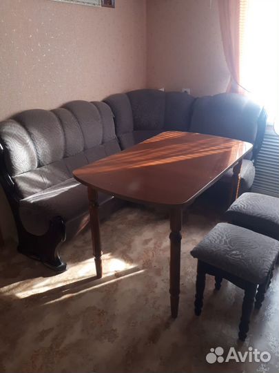 Кухонный уголок и стол