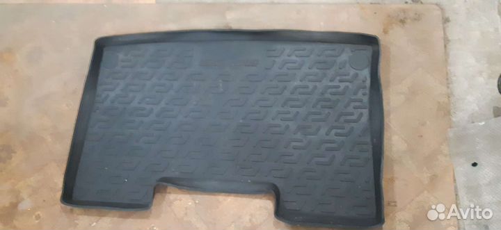 Автомобильный коврик в багажник