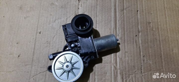 Моторчик стеклоподъемника задний левый Toyota C-HR