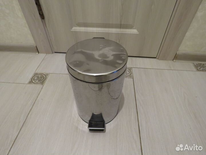 Ведро для мусора с педалью