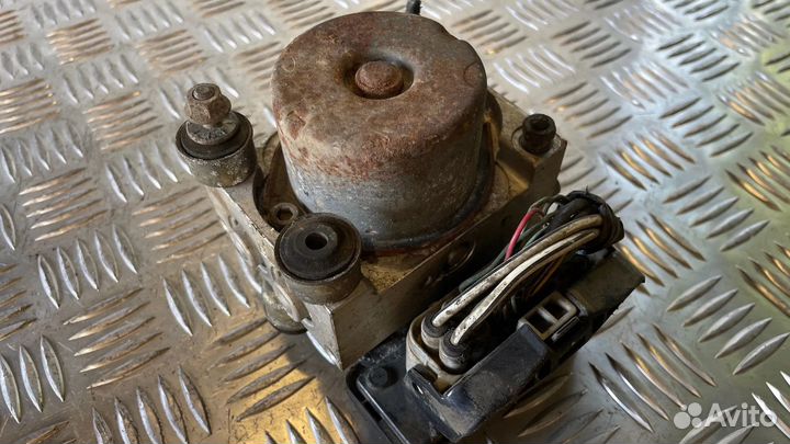 Блок абс, TY02WD35141 Toyota Yaris 2003-2005 года