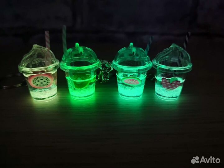 Светящийся брелок в виде молочного стаканчика