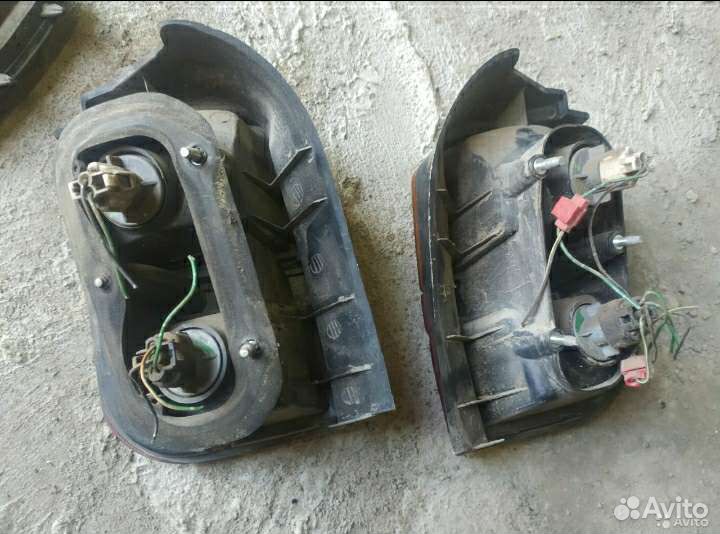 Фонари задние Mitsubishi Space Wagon