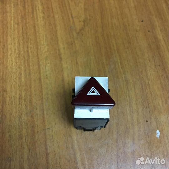 Кнопка аварийной сигнализации Фольксваген Пассат