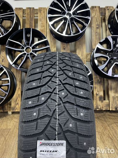 Bridgestone Blizzak Spike-02 SUV 235/65 R17 108T