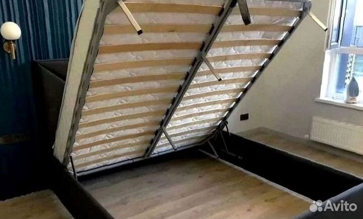 Кровать с мягким изголовьем