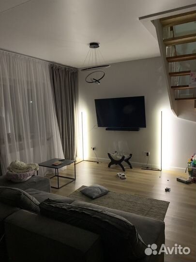 Угловой напольный светильник