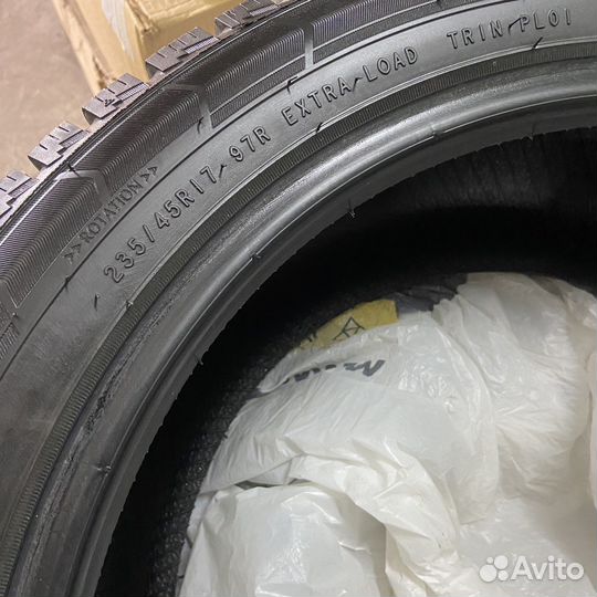 Triangle PL01 235/45 R17