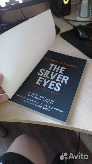Книга серебренные глаза на английском новая