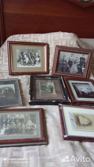 Фотографии в рамке. Вроде бы старинные