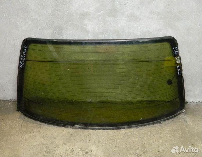 Стекло заднее VW Passat B3 седан