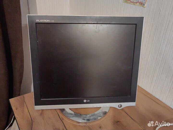 Монитор LG flatron l1720B