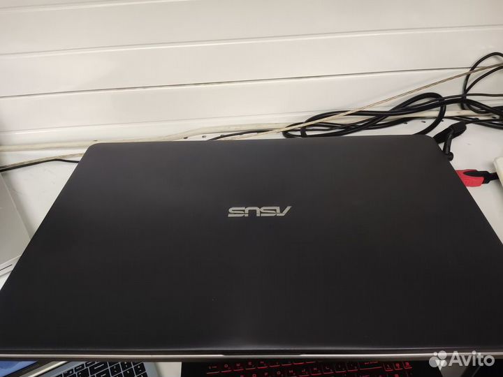 Ноутбук asus I3-6006U/MX110/6gb/HDD (центр)