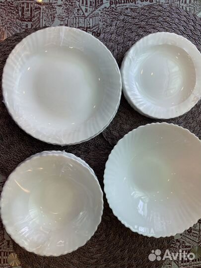 Набор столовой посуды новый