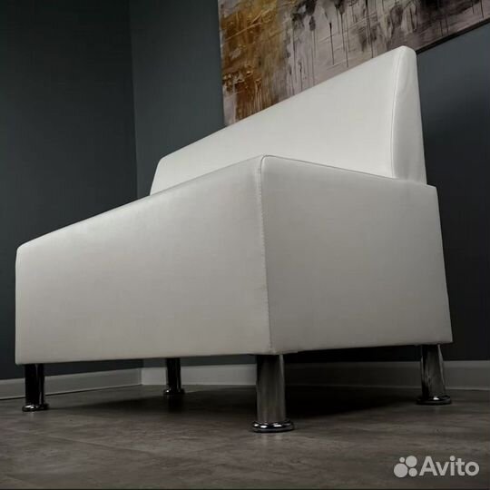 Маленький диванчик