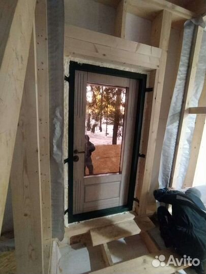 Дверь входная металлическая со стеклом