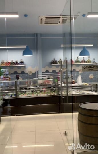 Продавец в рыбный магазин