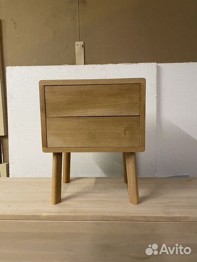 Прикроватная тумба с ящиками из массива