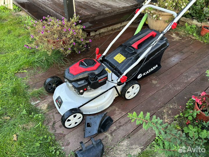 Газонокосилка бензиновая