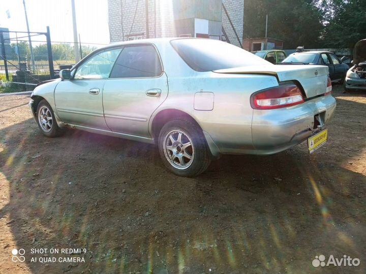 Стекло двери переднее Nissan Presea R11 GA15DE