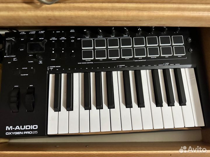 Миди клавиатура M-Audio Oxygen Pro 25 Новая