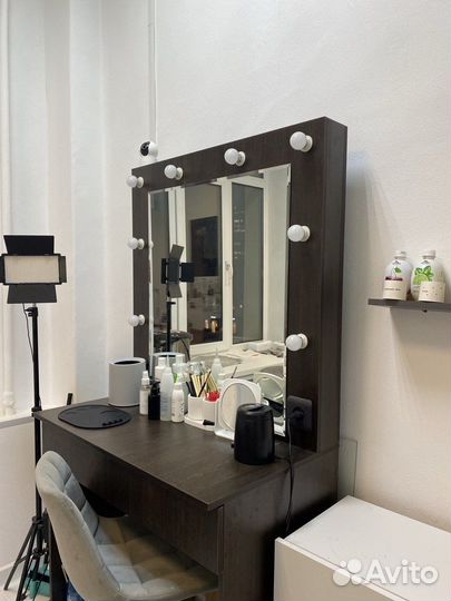 Гримерный стол для бровиста/визажиста