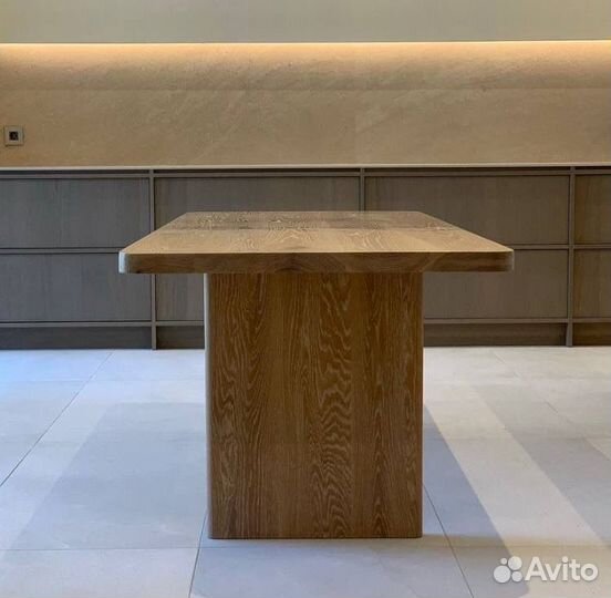 Стол обеденный