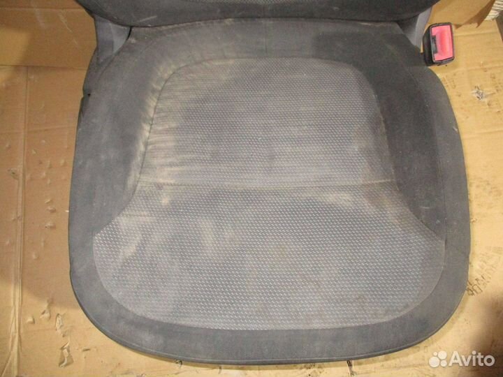 Сиденье переднее правое Skoda Yeti (5L)