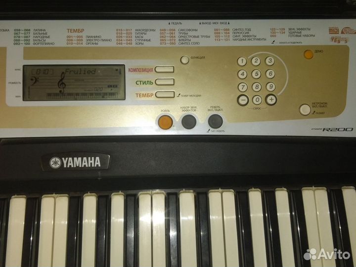 Синтезатор Yamaha PSR-R200 + подставка