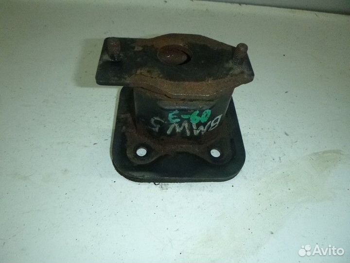 Кронштейн заднего усилителя левый BMW E60/E61 2003
