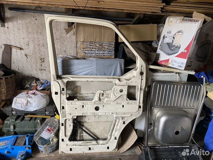 Дверь водительская со стеклом