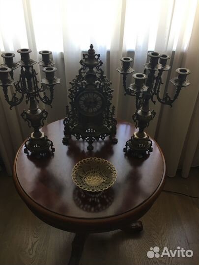 Часы с подсвечниками