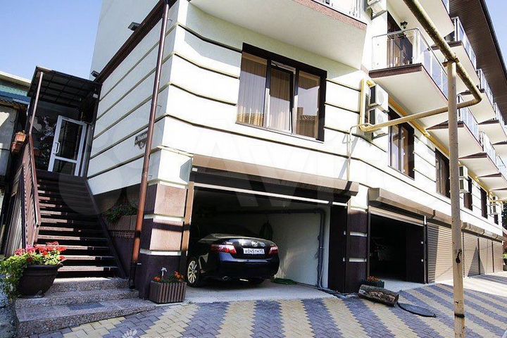 Дом 618 м² на участке 4 сот.