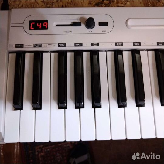 Миди (midi) клавиатура Carbon 49